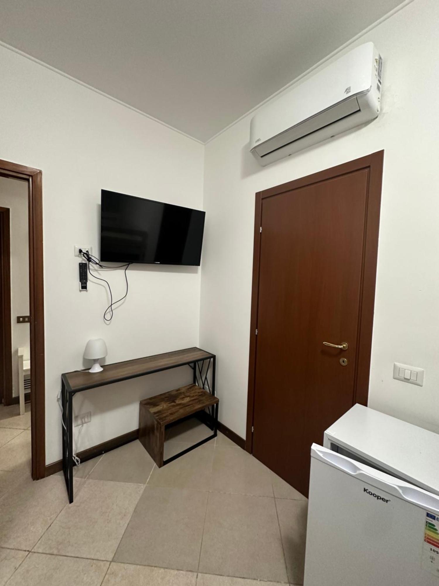 Gigli, Rooms Con Cucina In Comune E Terrazza Мілан Екстер'єр фото